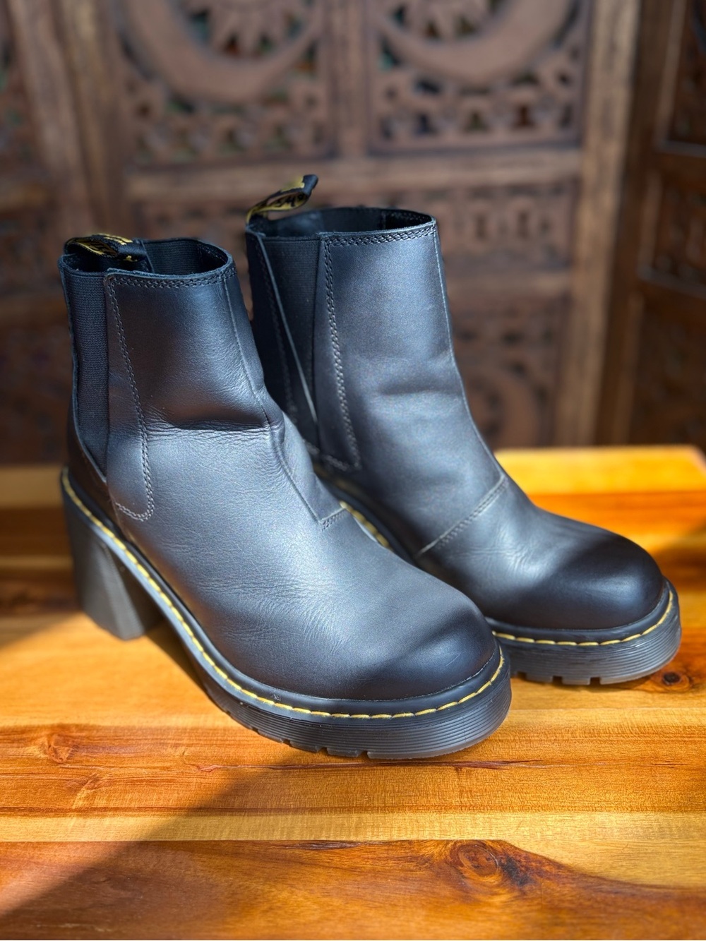 Dr. Martens Spence Leather Flared Heel Chelsea Boots Black EUC - Size 9